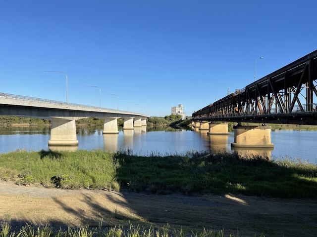 The new concrete bridge and the old double-deck steel Grafton Bridge side by side across the Clarence River.