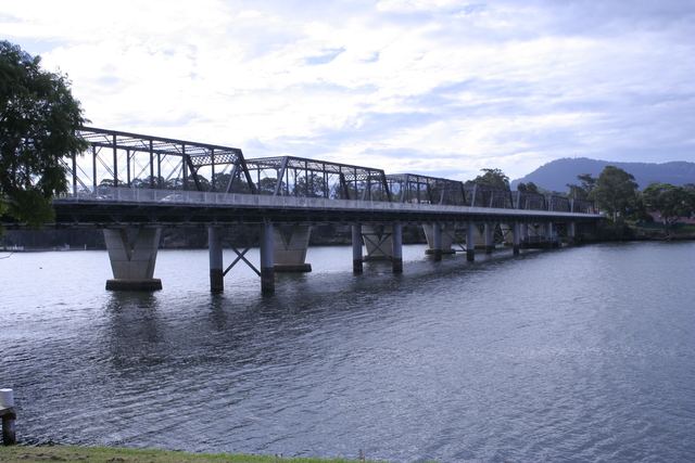 The steel truss Nowra Bridge across the Shoalhaven River, with Cambewarra Mountain behind.
